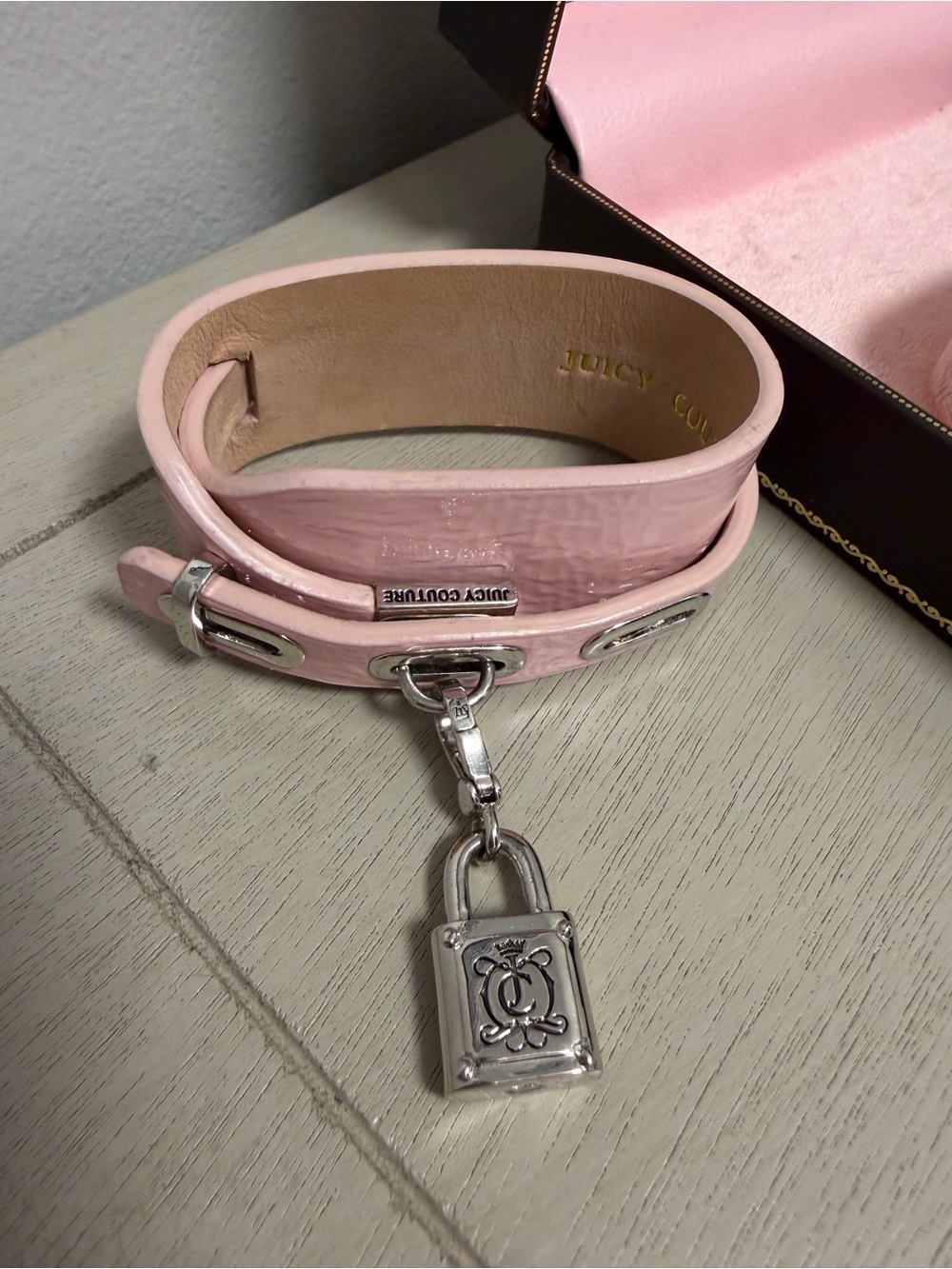 Juicy Couture Pink Patent Leather Choker Collar Cuff Padlock Bracelet in box Y2K - Picture 4 of 9